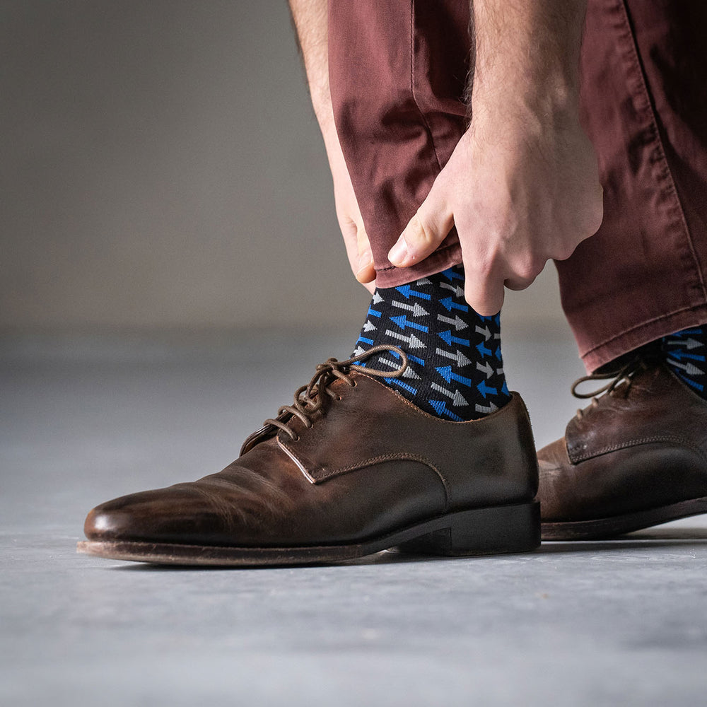 LANG Technik Socken (schwarz) mit braunem Lederschuh